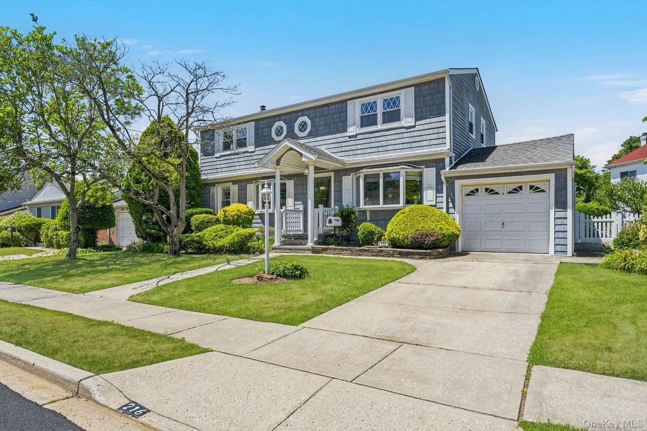 216 Gardner Avenue - Photo 1