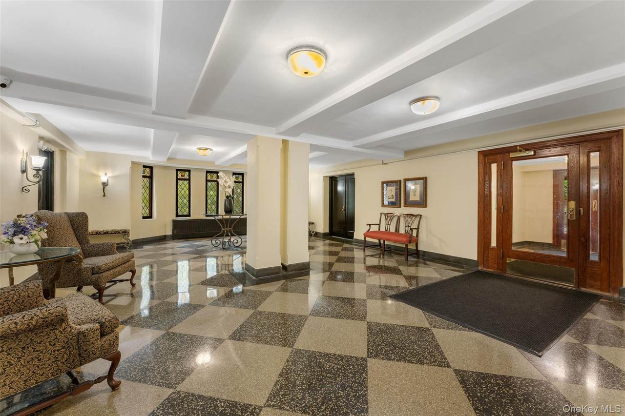 280 Bronxville - Photo 1