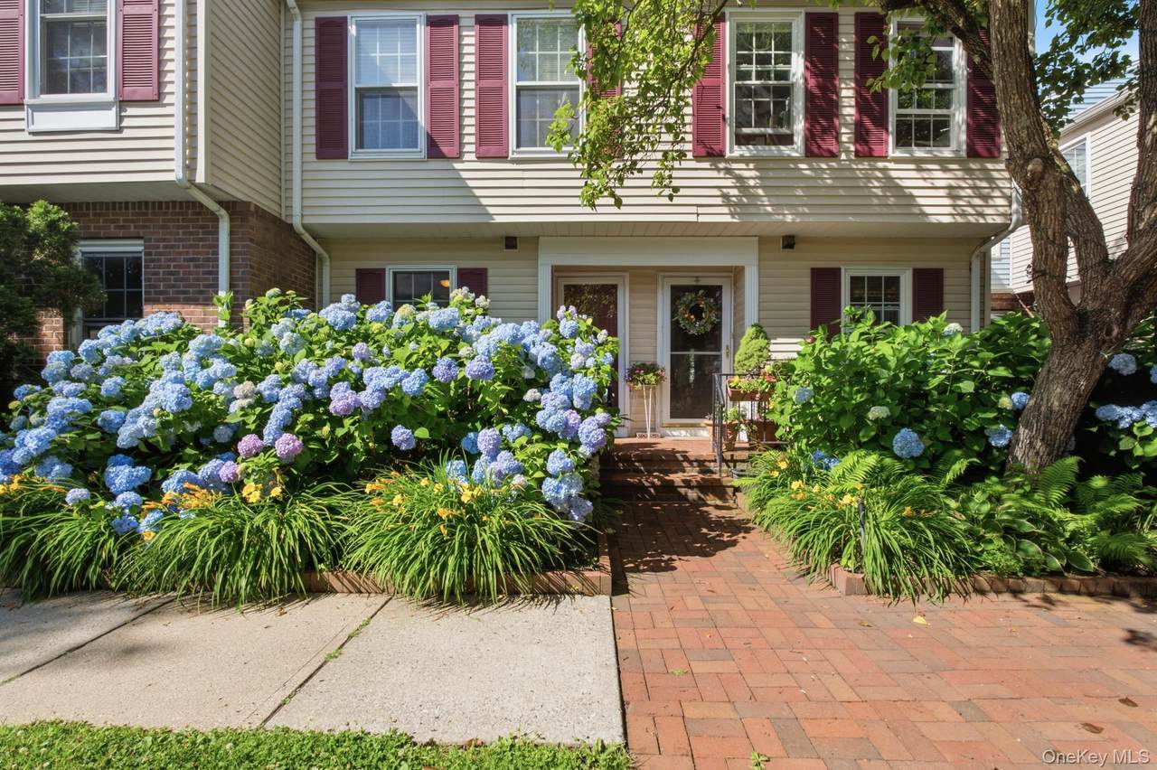 22 Washington Mews - Photo 1