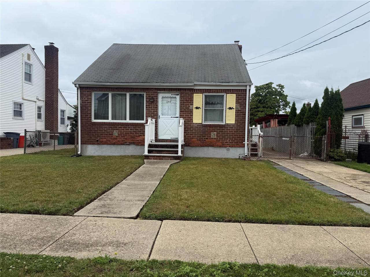 243 Pershing Parkway - Photo 1