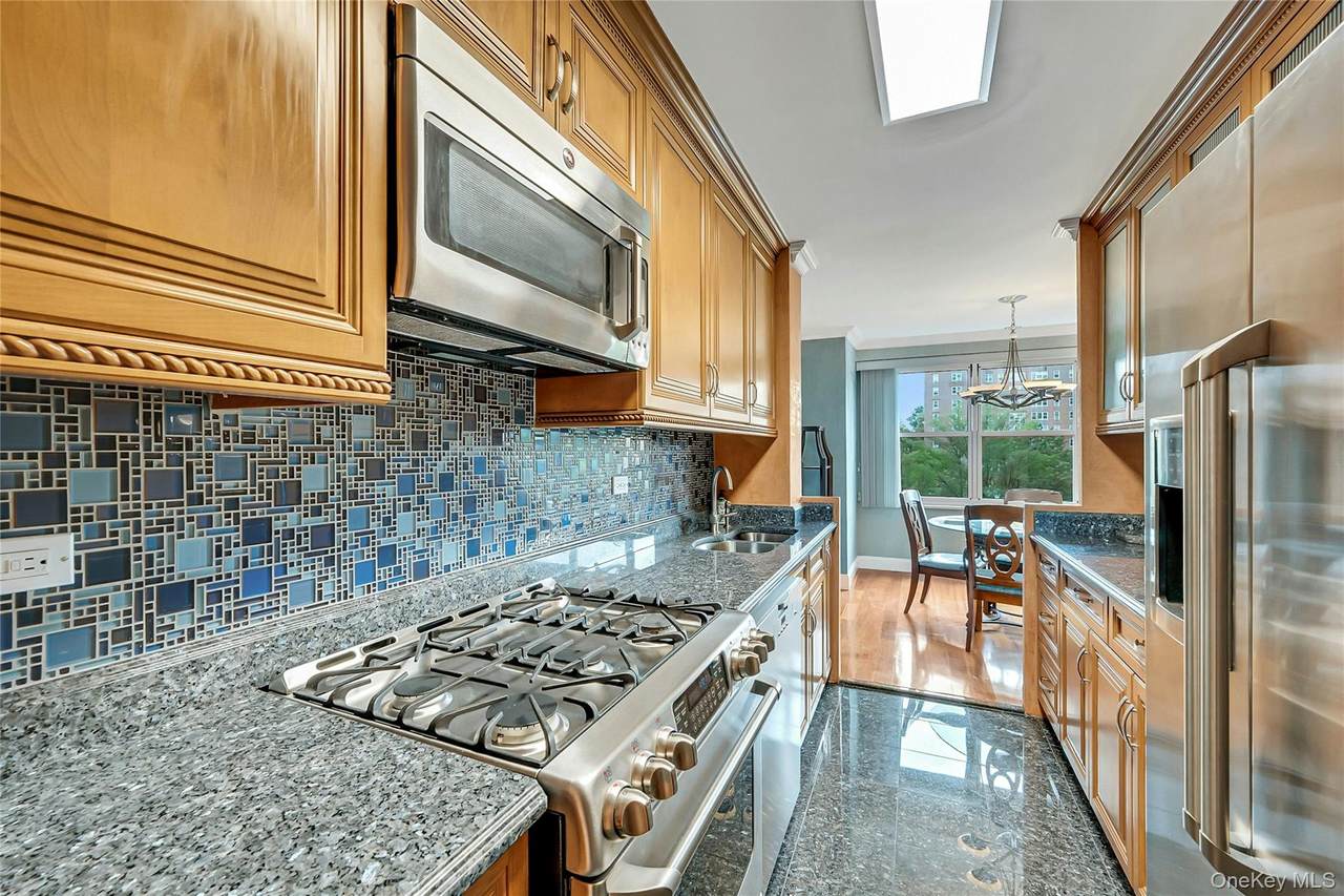 555 Kappock Street - Photo 1