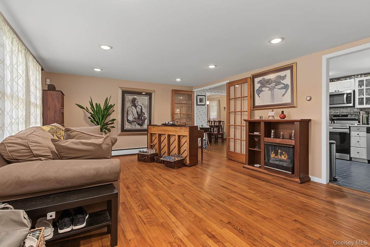 11 Fleetwood Drive - Photo 1