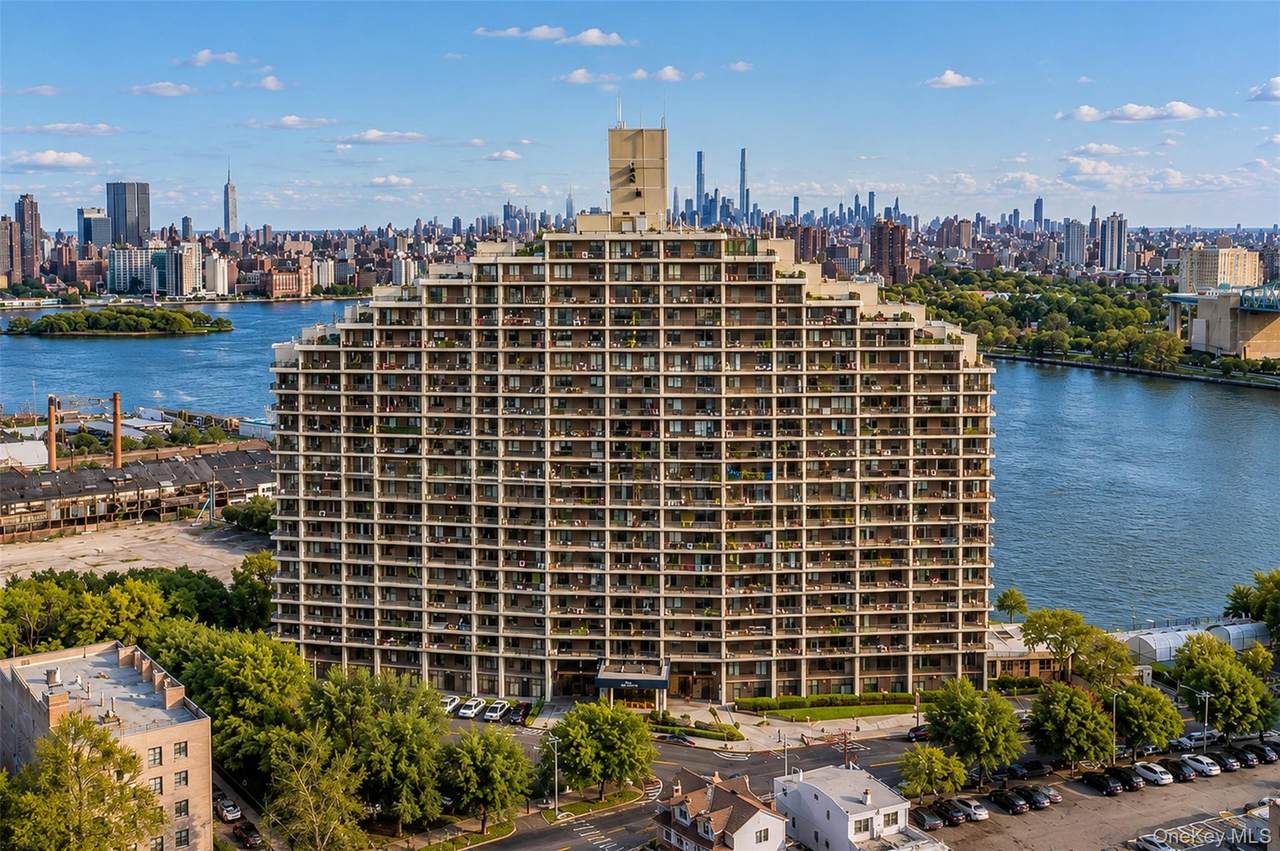 25-40 Shore Boulevard - Photo 1