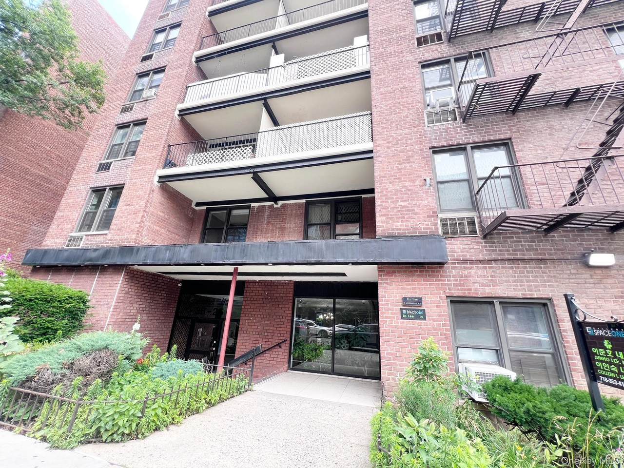 38-25 Parsons Boulevard - Photo 1