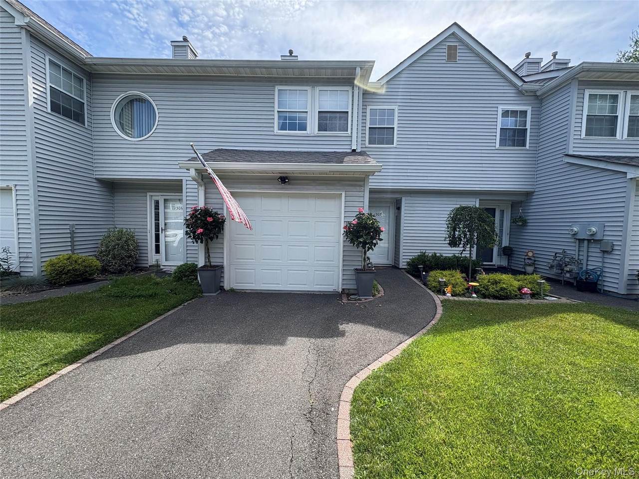 1307 Sara Circle - Photo 1