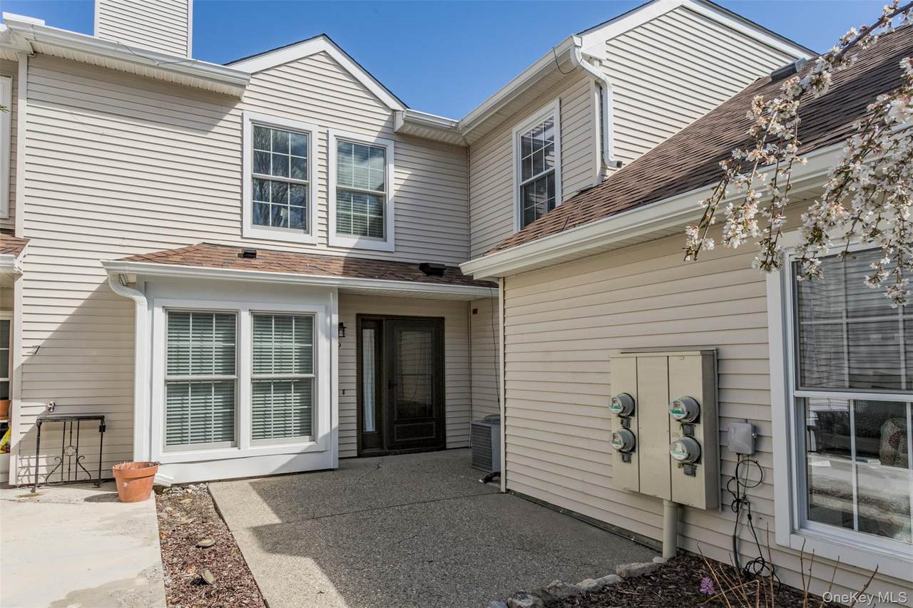 9 Olde Wagon Road - Photo 1