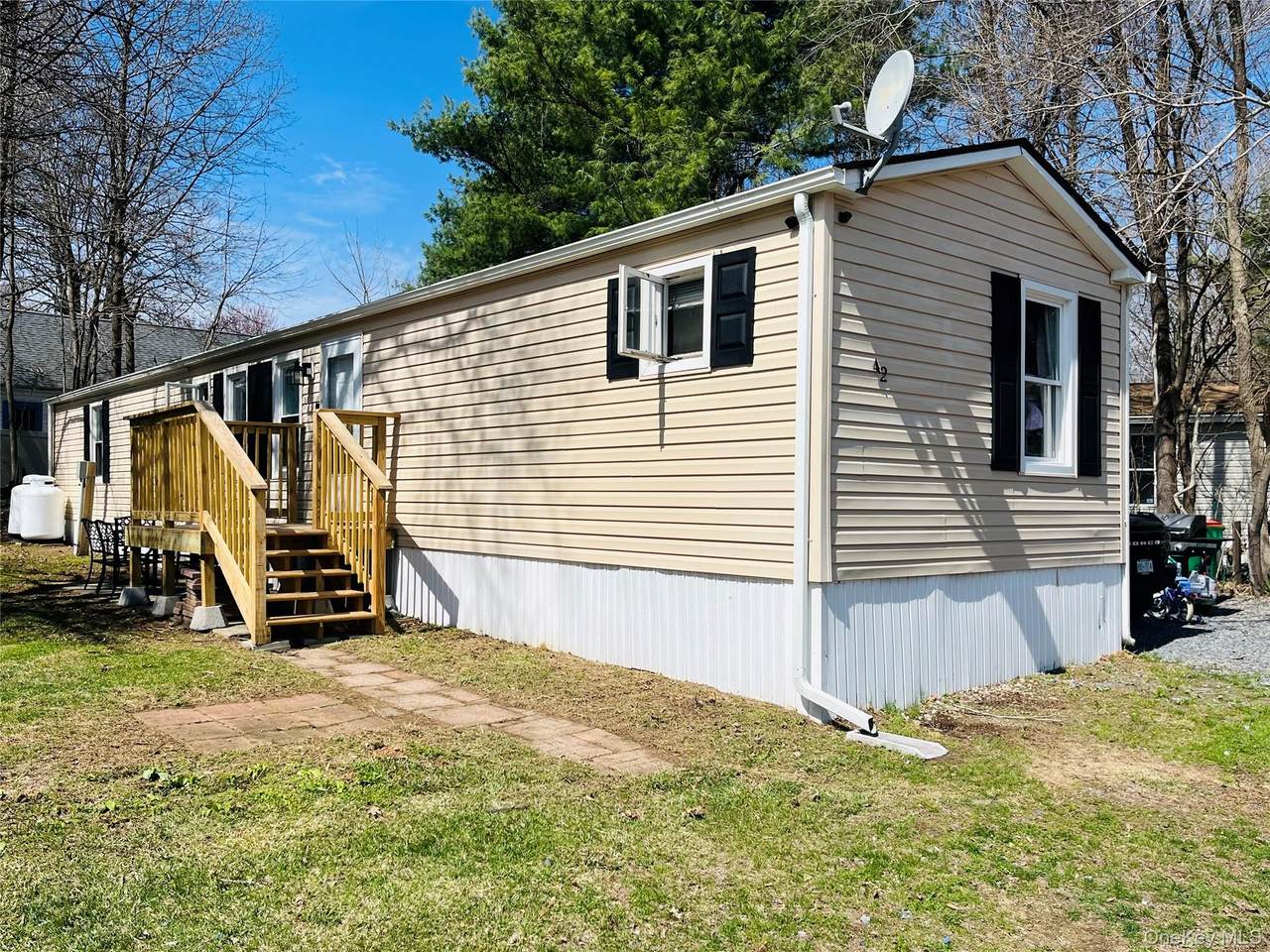723 Beekman Road - Photo 1