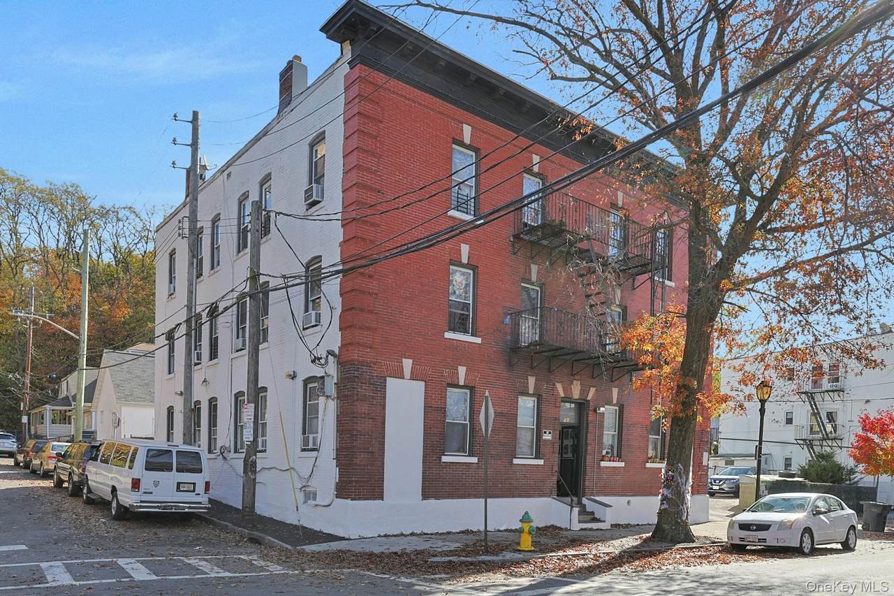 141 Ferris Avenue - Photo 1