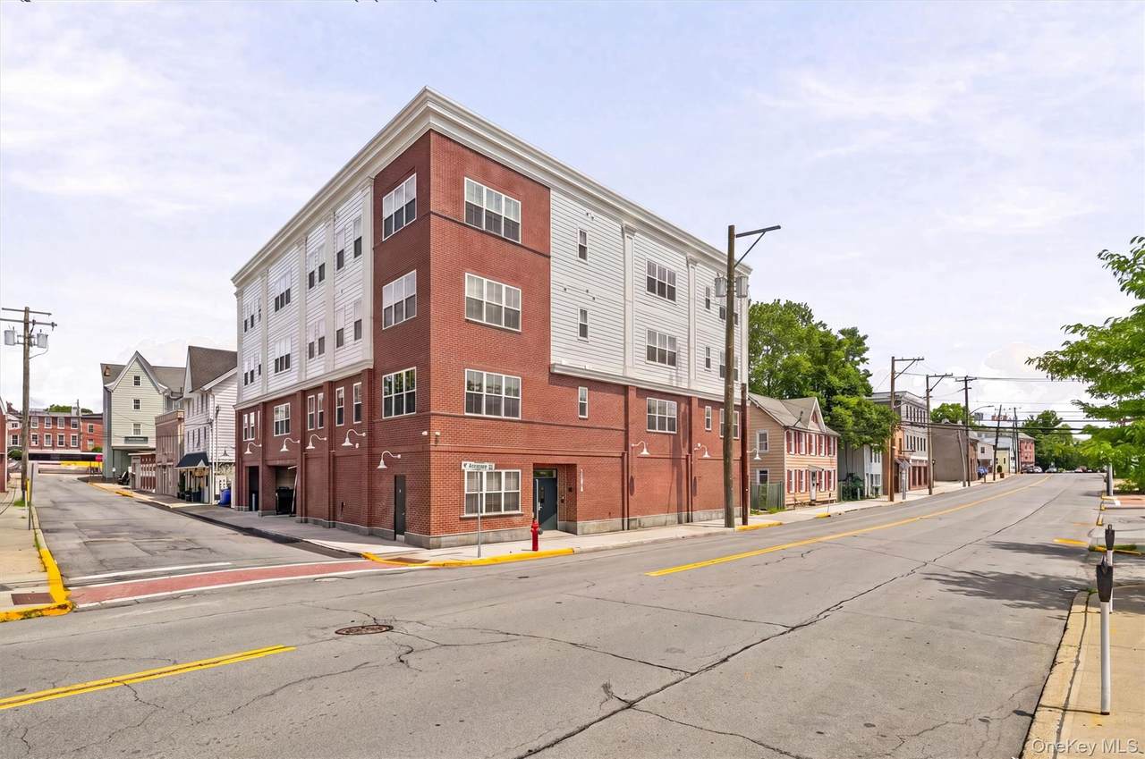 122 Greenwich Avenue - Photo 1