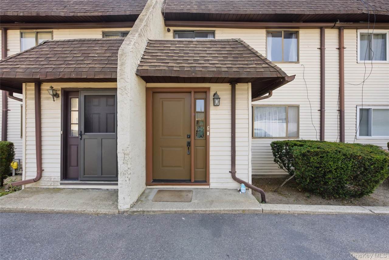 88 Valley Stream Boulevard - Photo 1