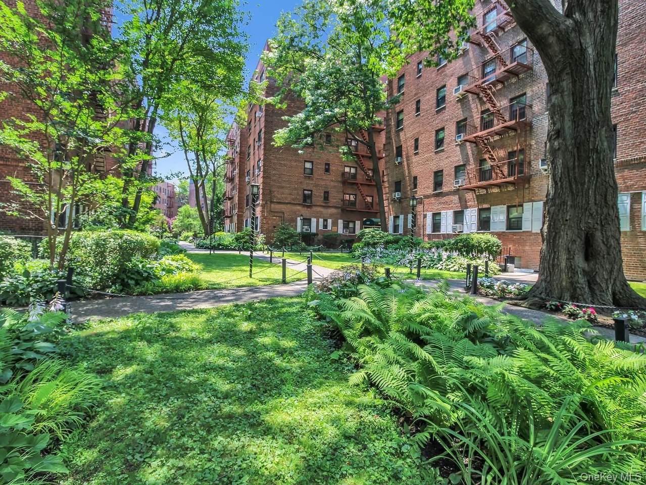 118-60 Metropolitan Avenue - Photo 1