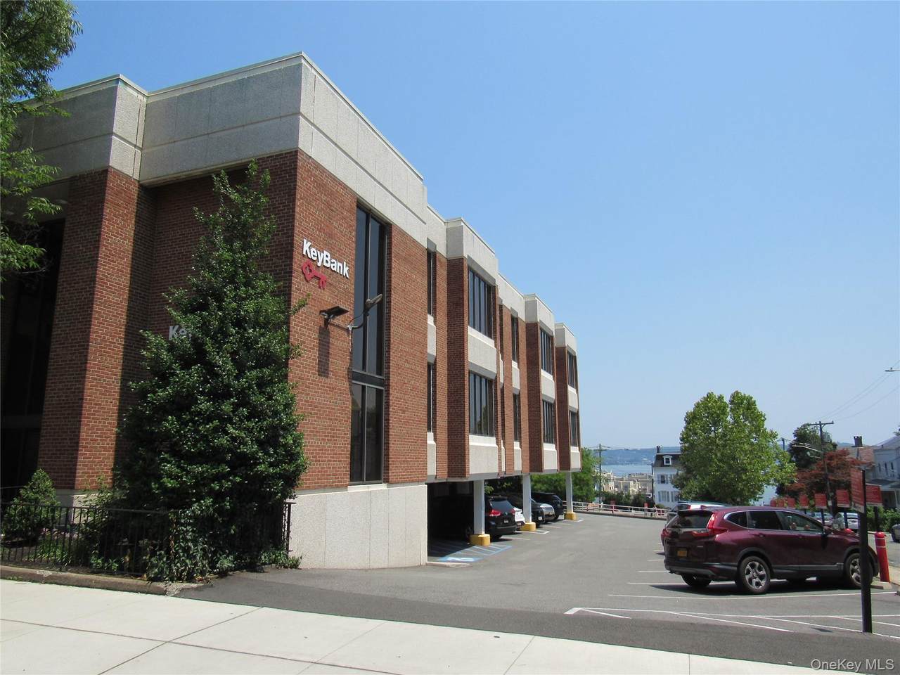 17 Broadway - Photo 1