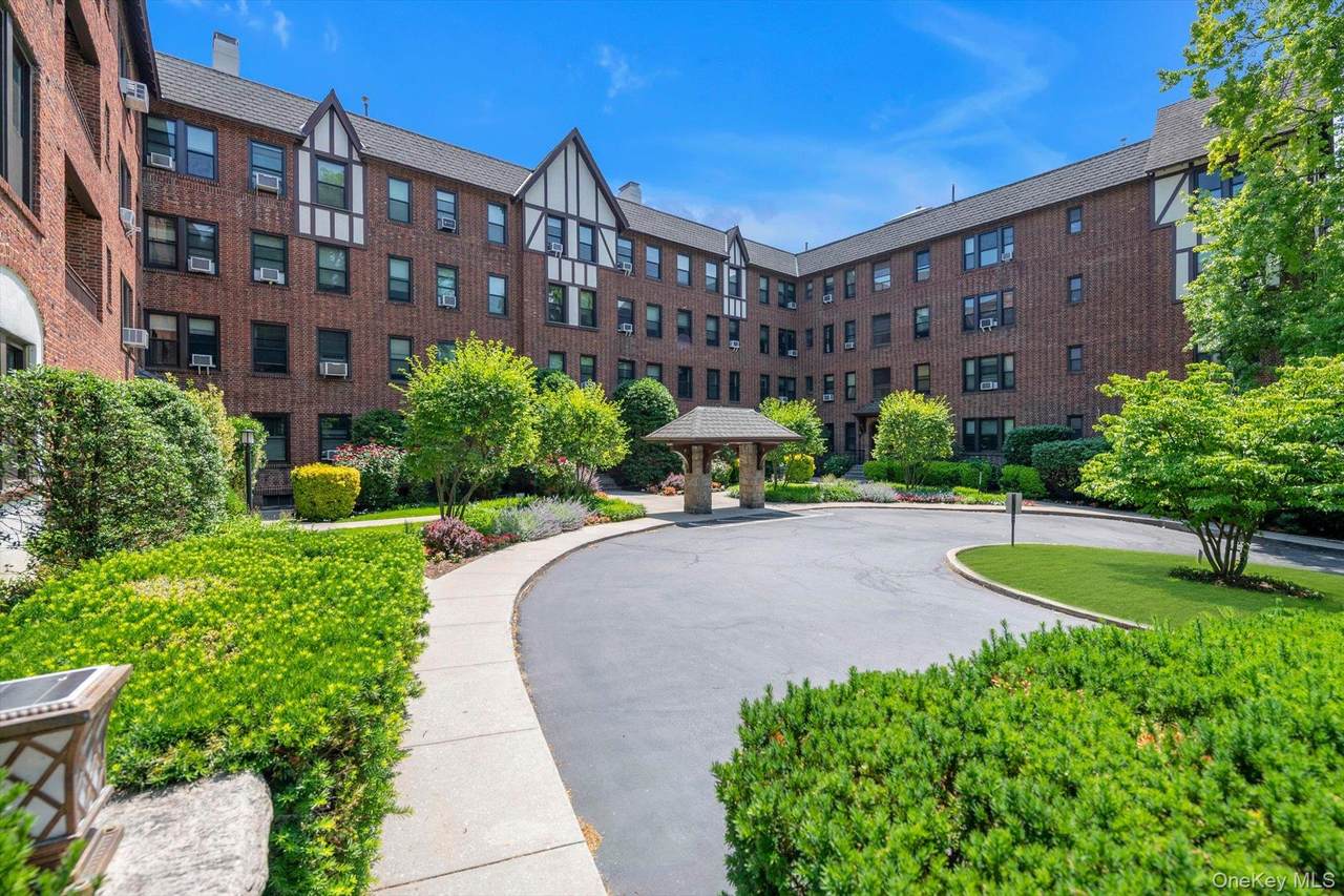 240 Bronxville Road - Photo 1
