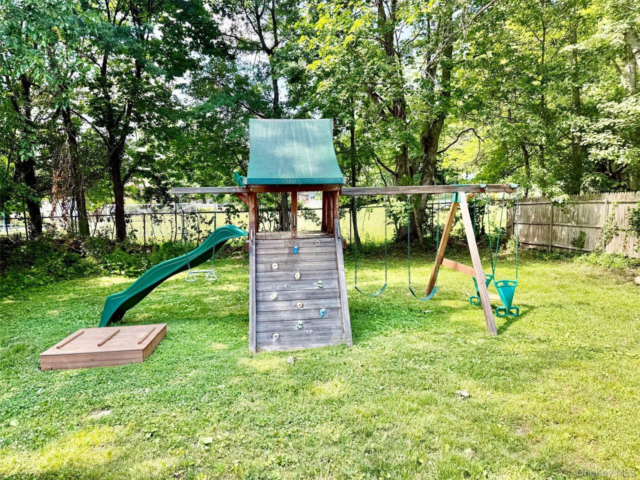 18 Webster Avenue - Photo 1