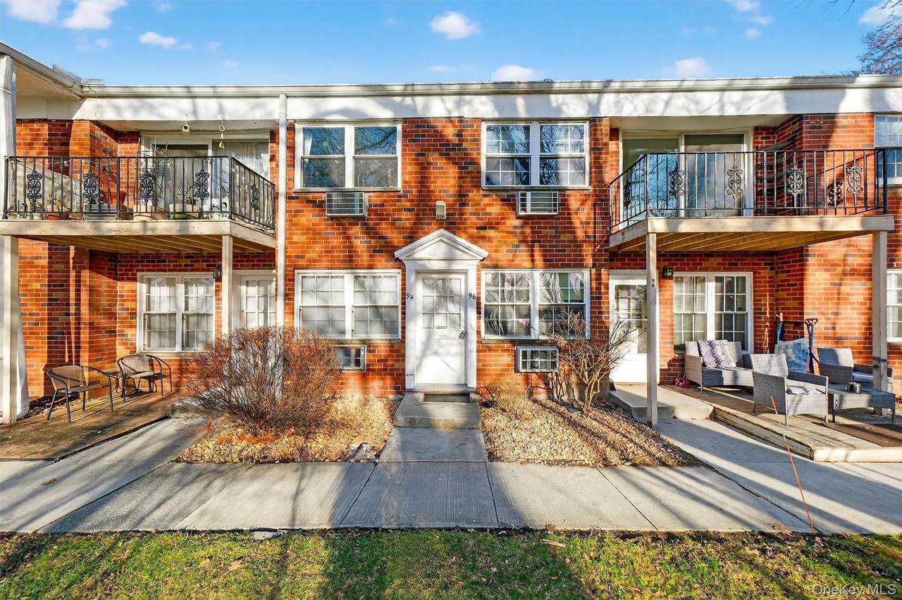 4 Colonial Road - Photo 1