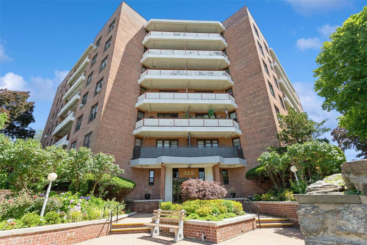 325 King Street - Photo 1