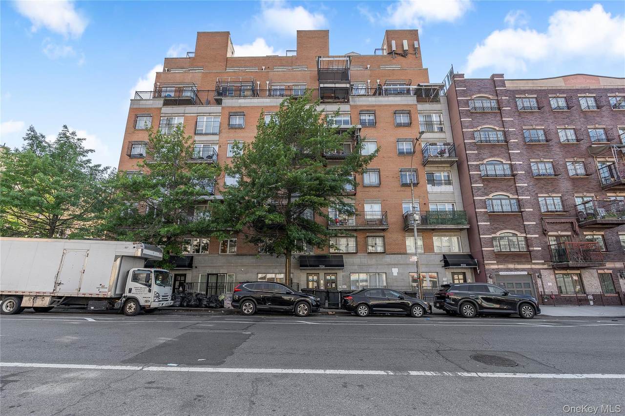904 Bedford Avenue - Photo 1