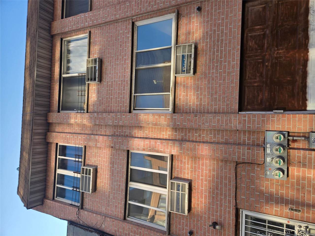 985 Halsey Street - Photo 1