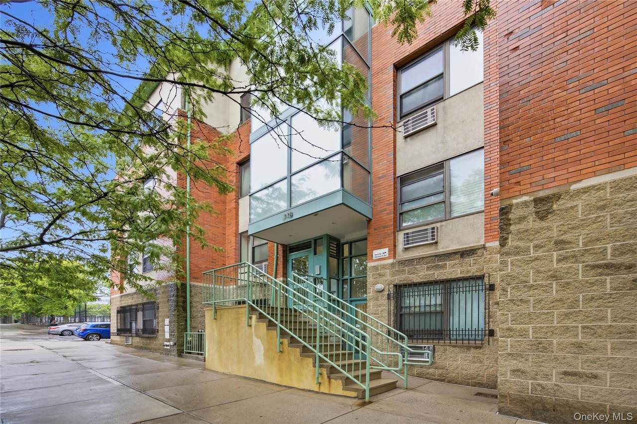 118 Schenectady Avenue - Photo 1