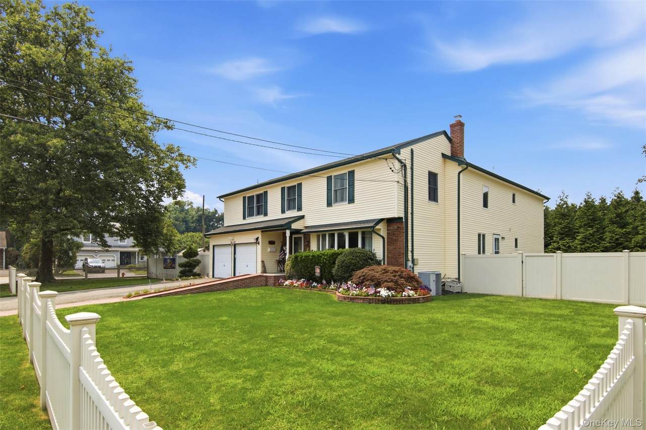 1 Geoffrey Avenue - Photo 1
