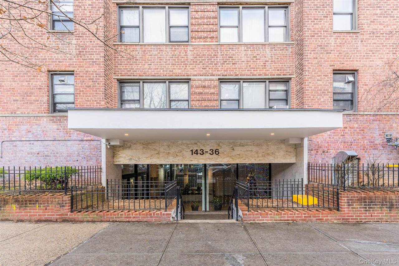 143-36 Barclay Avenue - Photo 1