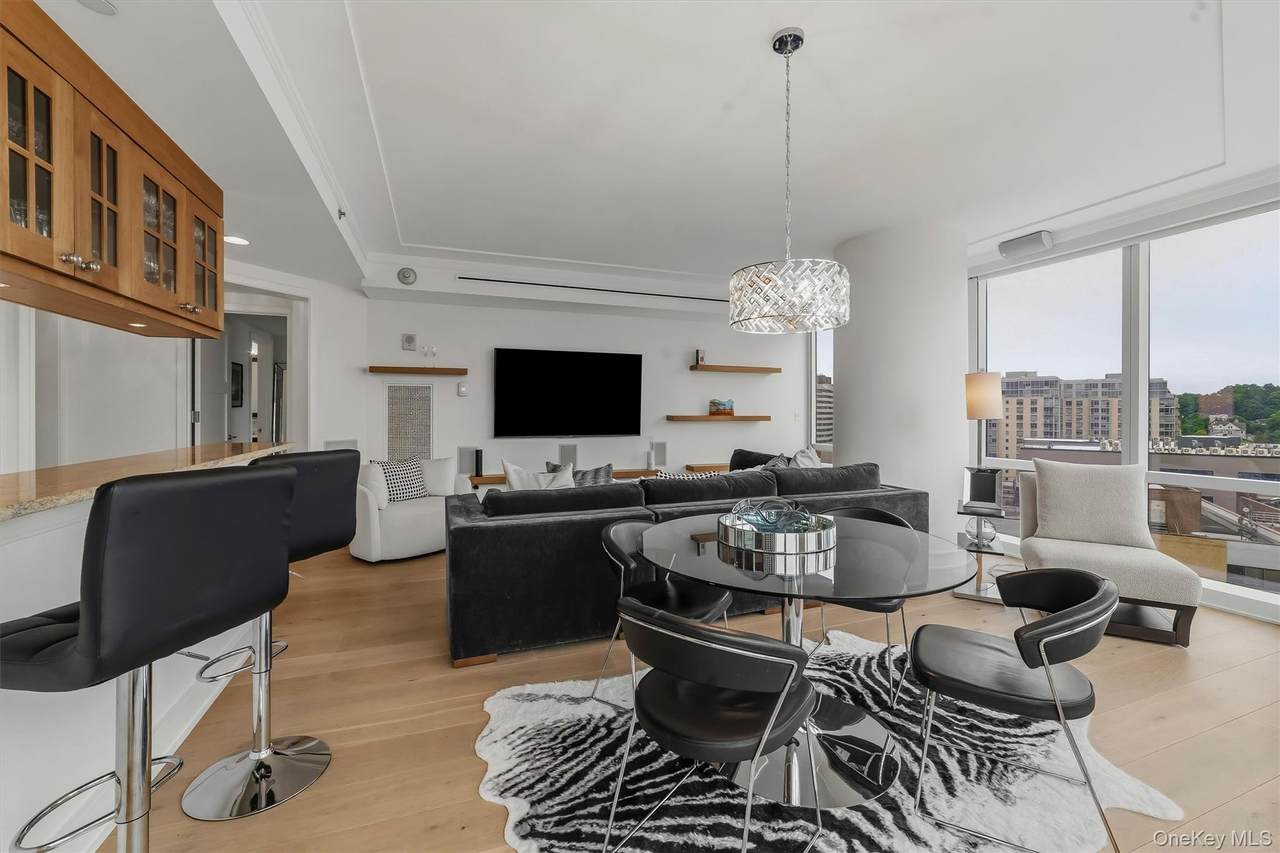 5 Renaissance Square - Photo 1