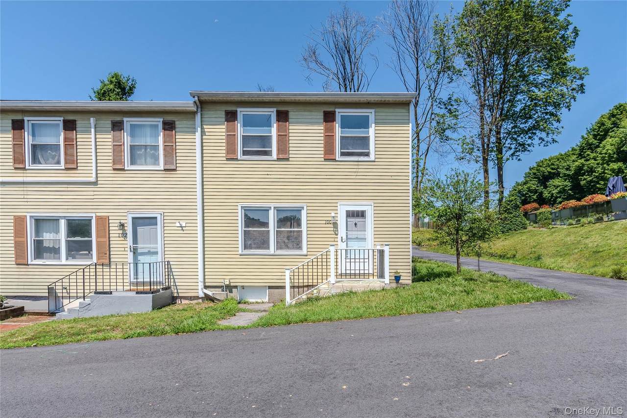 100 Rinaldi Boulevard - Photo 1