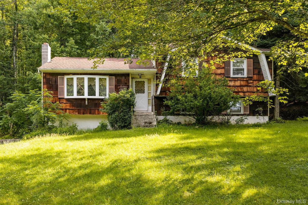 84 Railroad Avenue - Photo 1