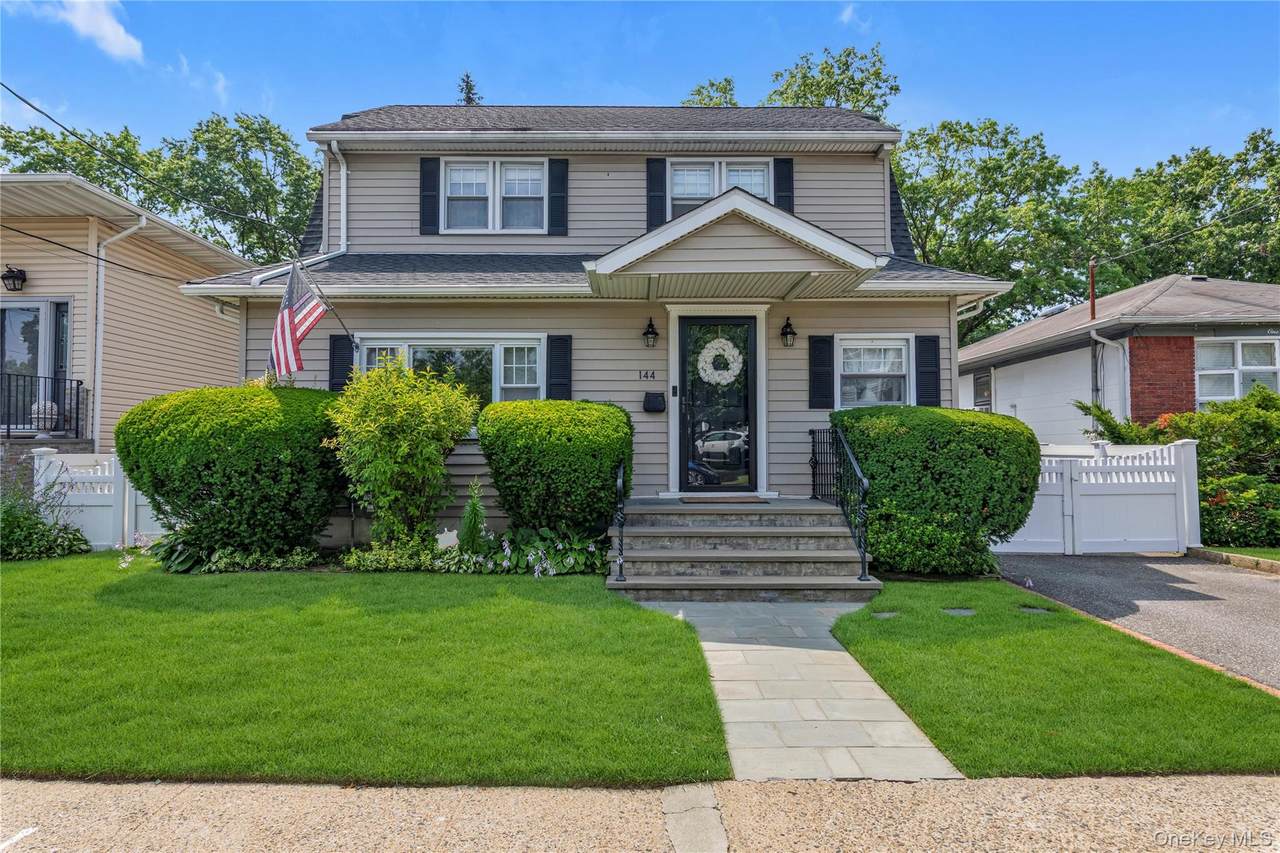 144 Buckingham Place - Photo 1