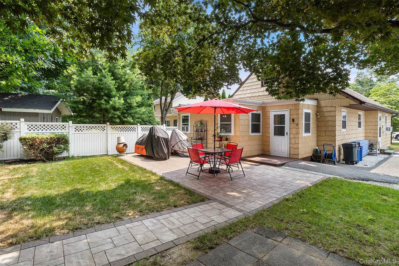 23 Gates Avenue - Photo 1
