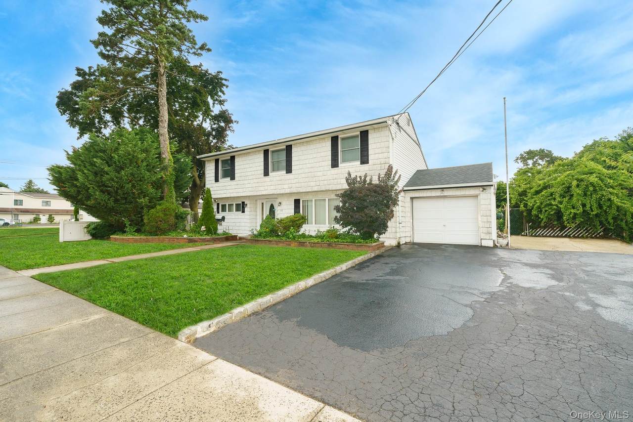 195 Albany Avenue - Photo 1
