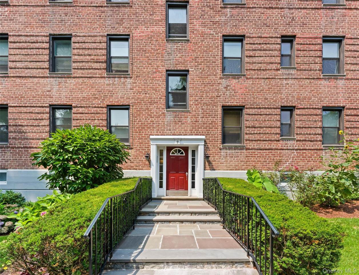 14 Broadway - Photo 1