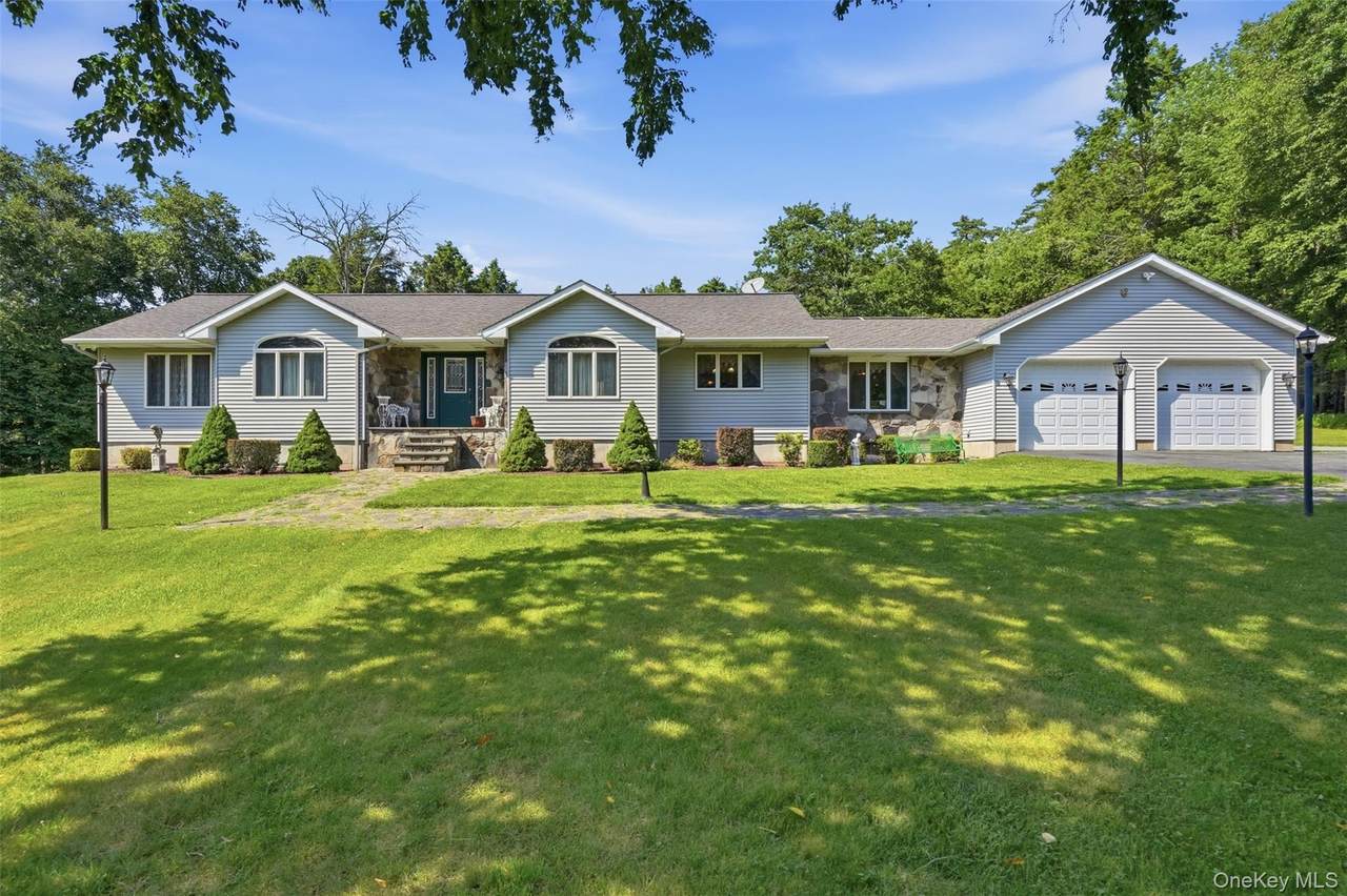 806 Peenpack Trail - Photo 1