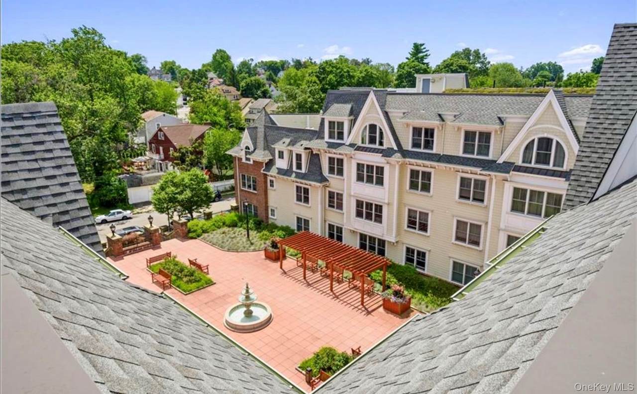 225 Stanley Avenue - Photo 1