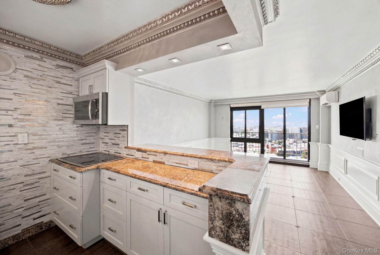 25-40 Shore Boulevard - Photo 1