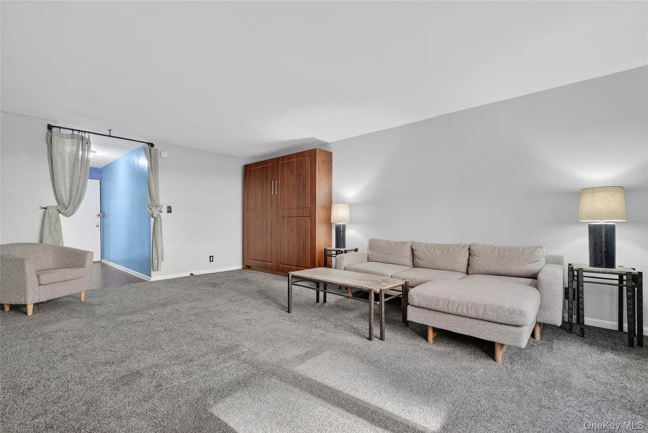 25 Franklin Avenue - Photo 1