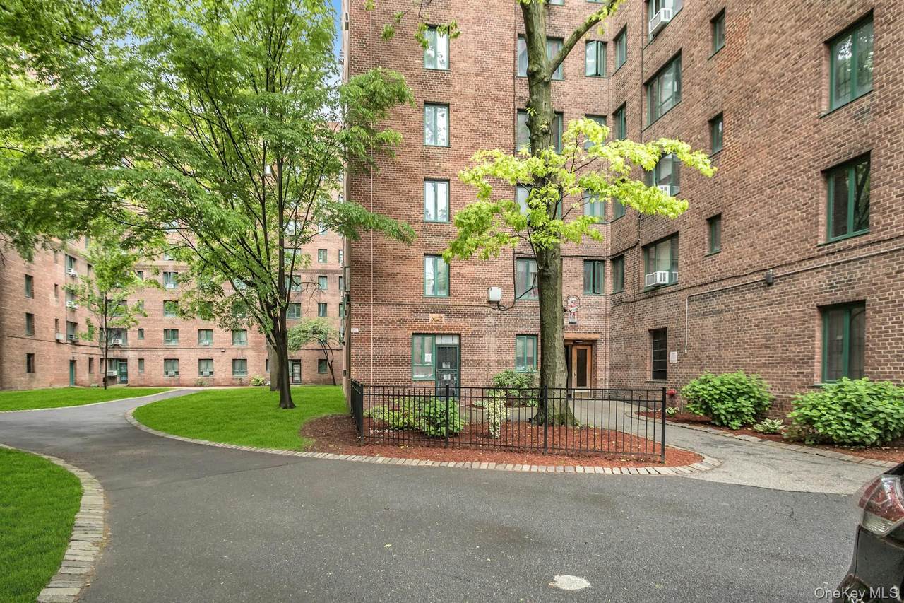 1579 Metropolitan Avenue - Photo 1