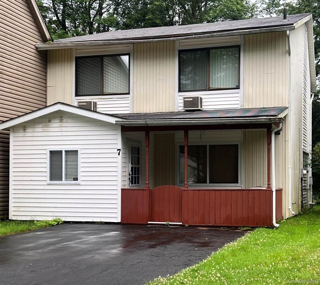 7 Elizabeth Way - Photo 1