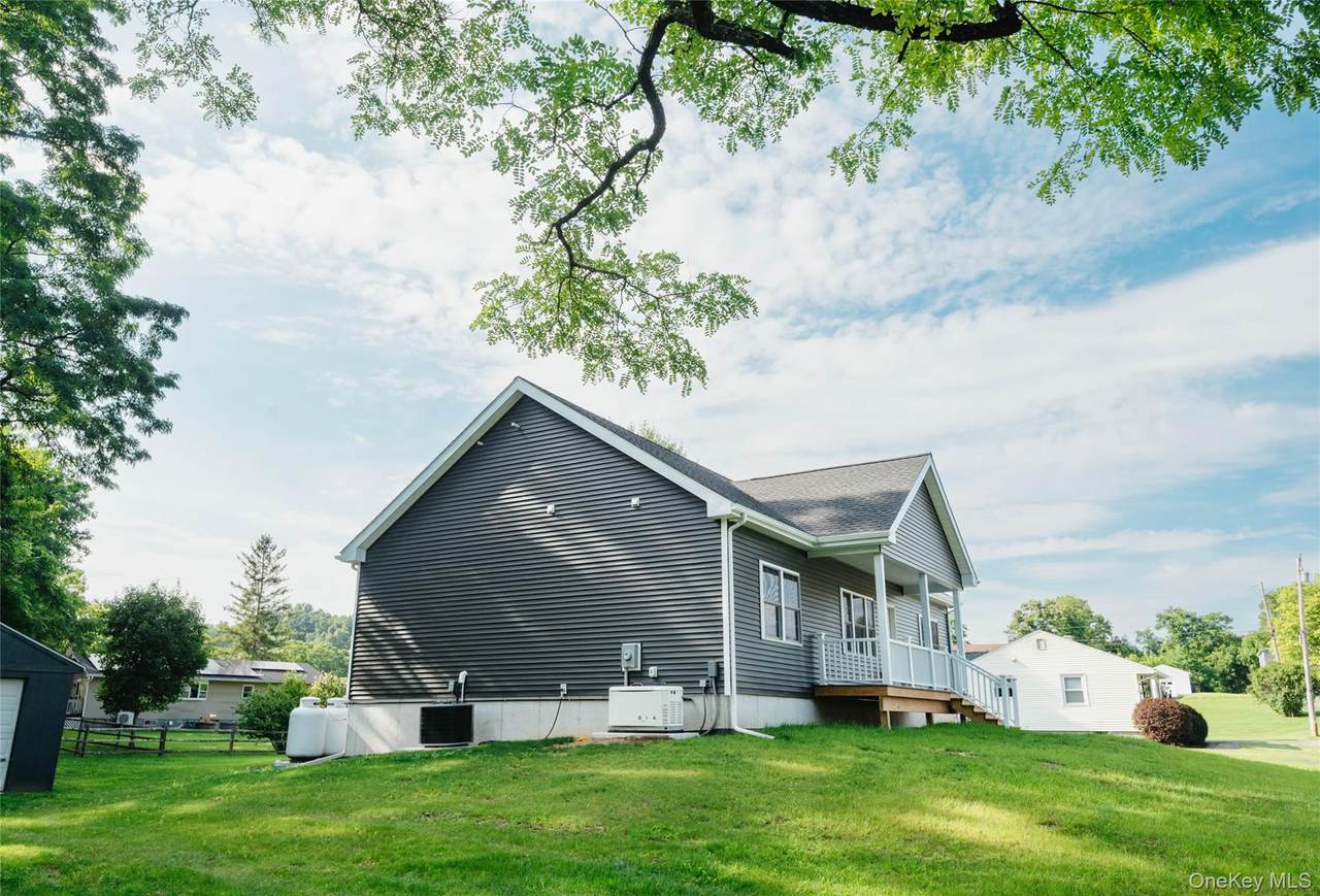 315 4th Avenue - Photo 1