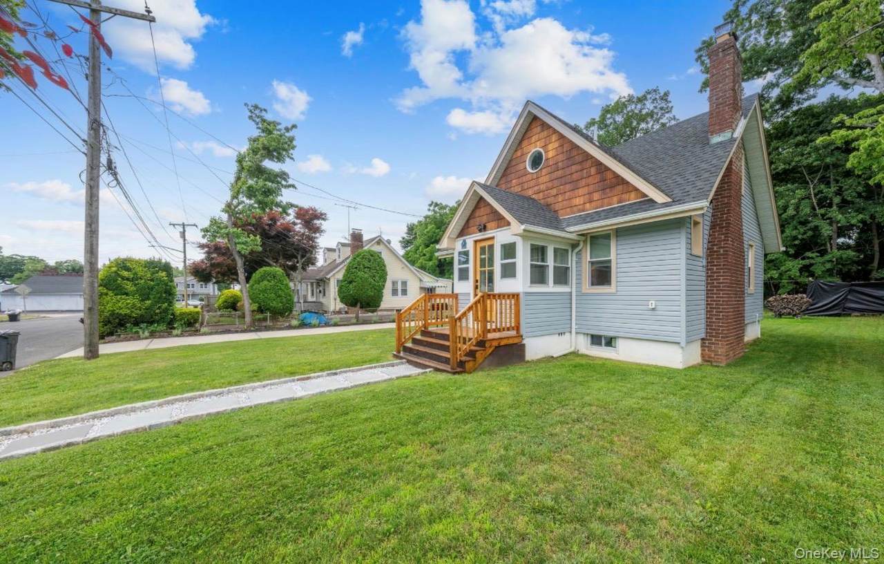 8 Rosewood Avenue - Photo 1