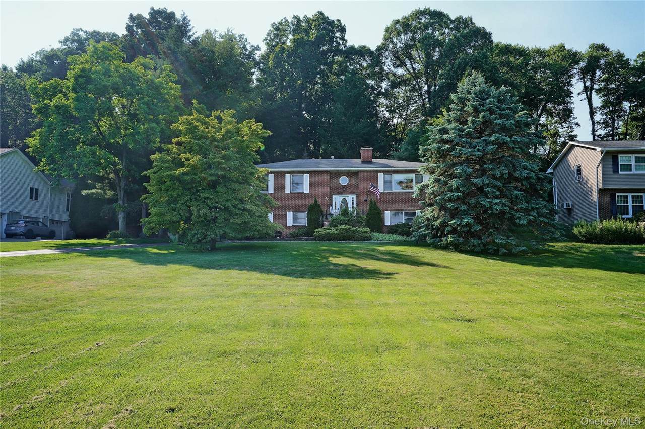 16 Four Winds Drive - Photo 1