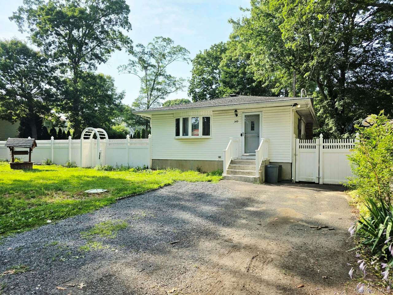149 Moriches Avenue - Photo 1