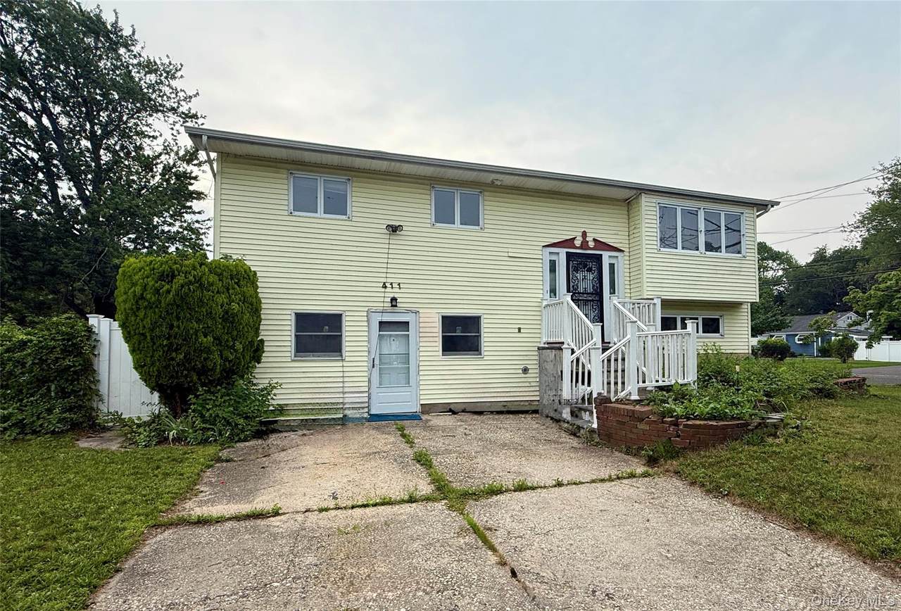 411 Mayflower Avenue - Photo 1