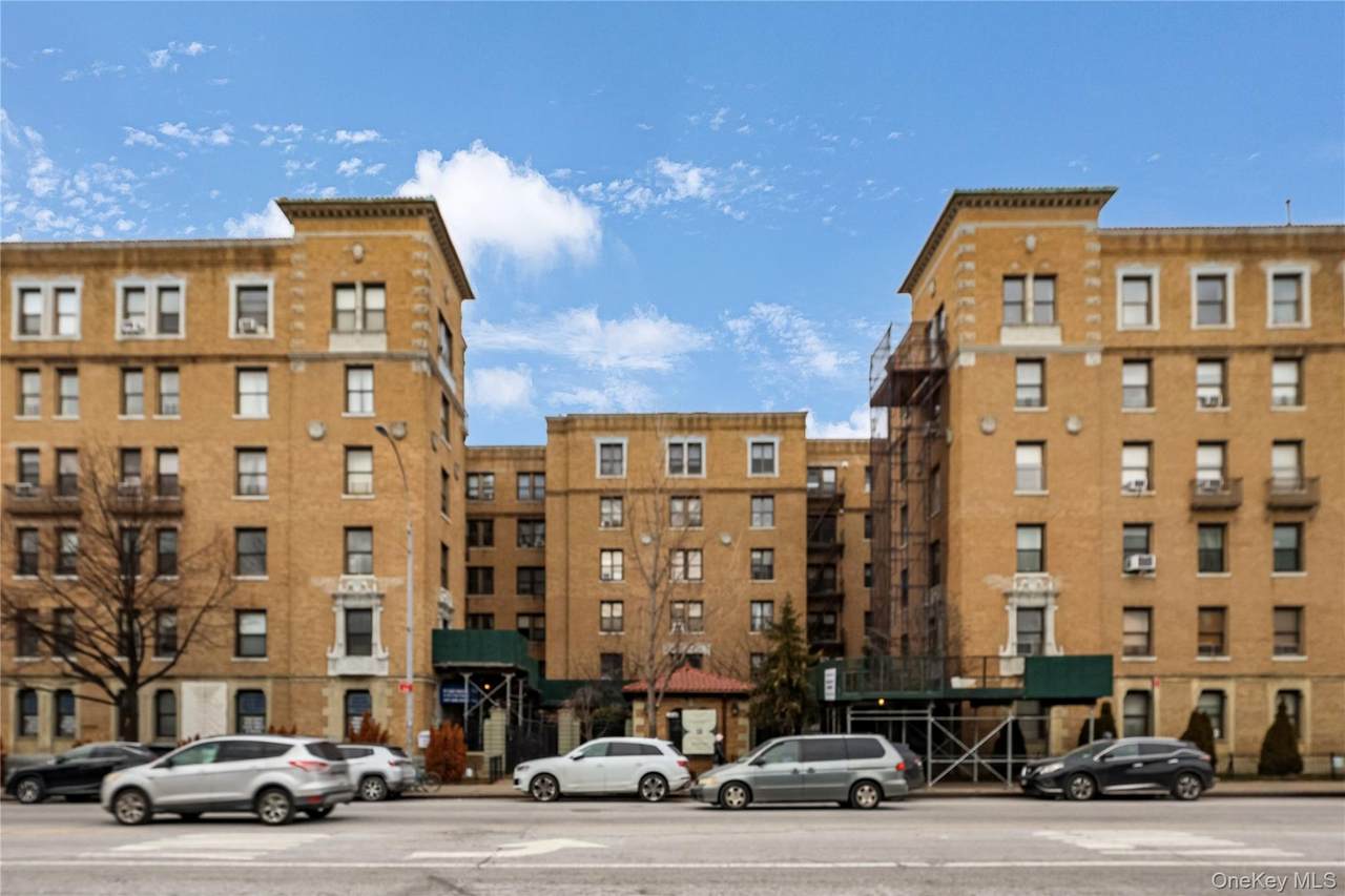 14809 Northern Boulevard - Photo 1