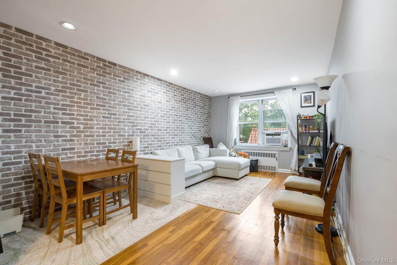 182-25 Wexford Terrace - Photo 1