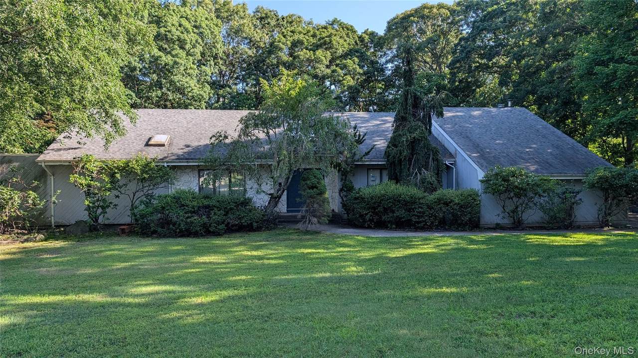 4 Oak Hills Drive - Photo 1