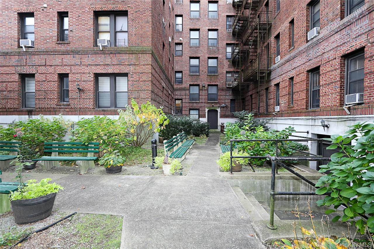 11525 Metropolitan Avenue - Photo 1
