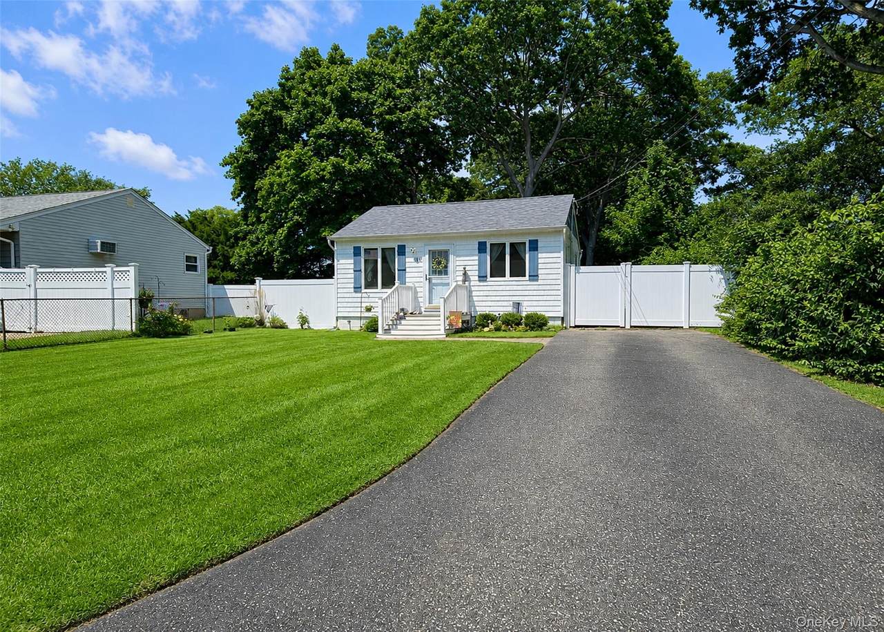 11 Cooke Avenue - Photo 1