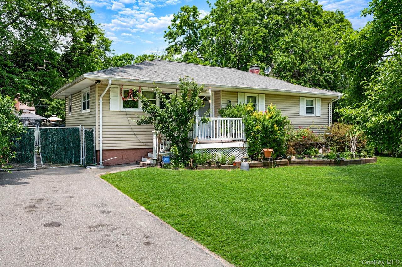 71 Pinewood Drive - Photo 1