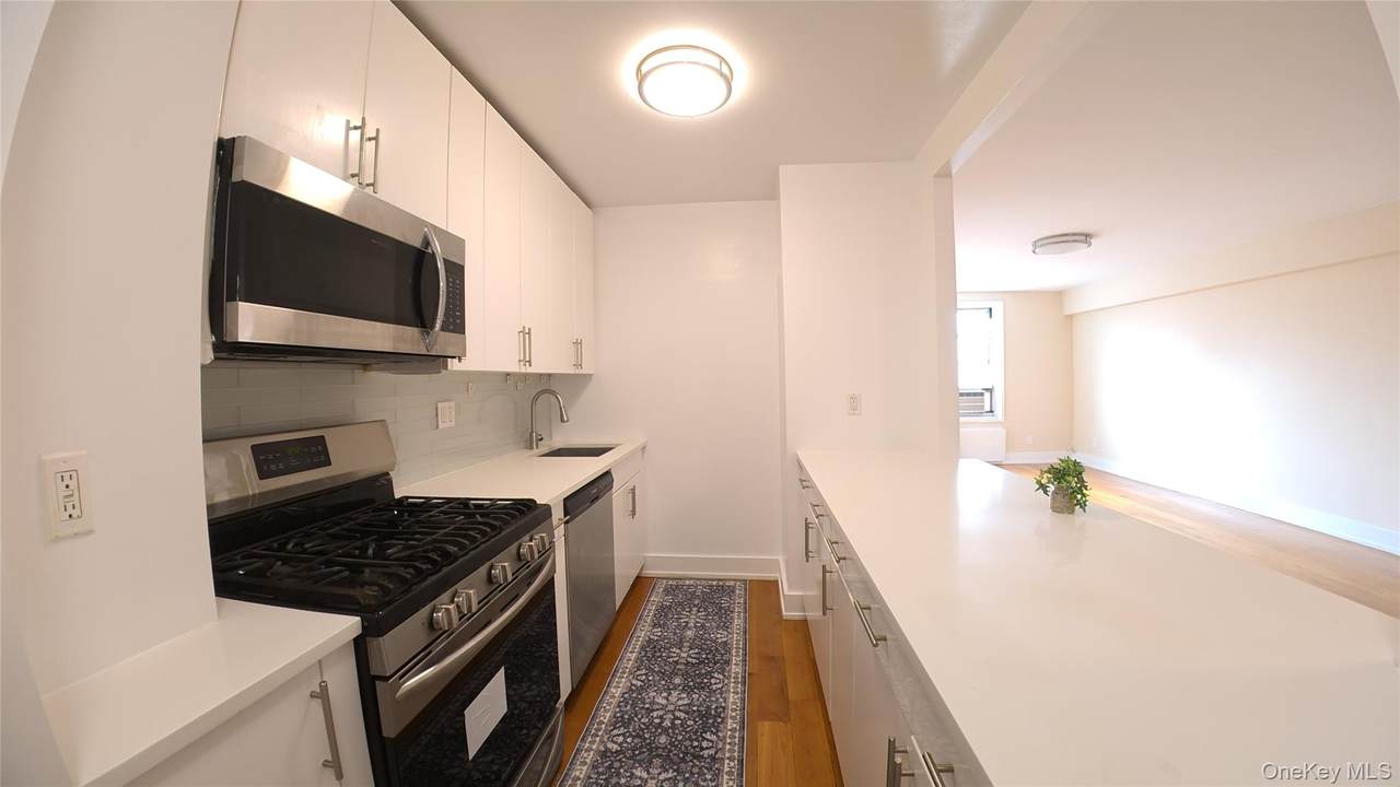 14220 Franklin Avenue - Photo 1